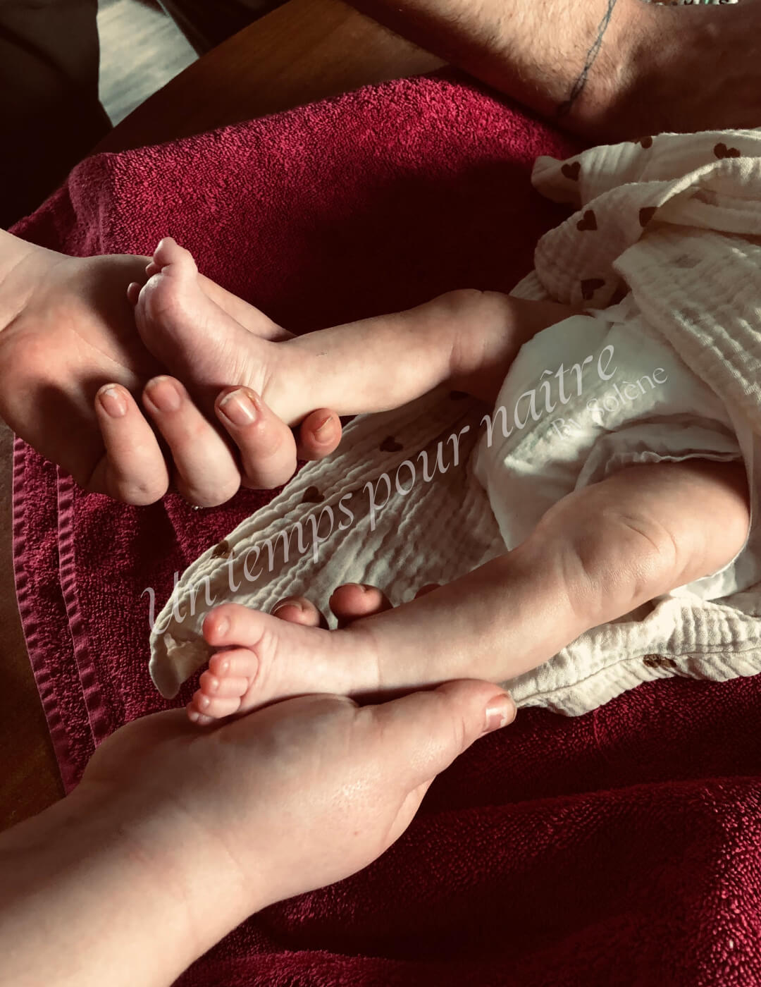 Optez pour le massage bébé ayurvédique pour accompagner la croissance harmonieuse de votre petit trésor et soulager ses maux du quotidien dans les environs de Douai, Valenciennes, Orchies, Somain, Henin-Beaumont et Arras
