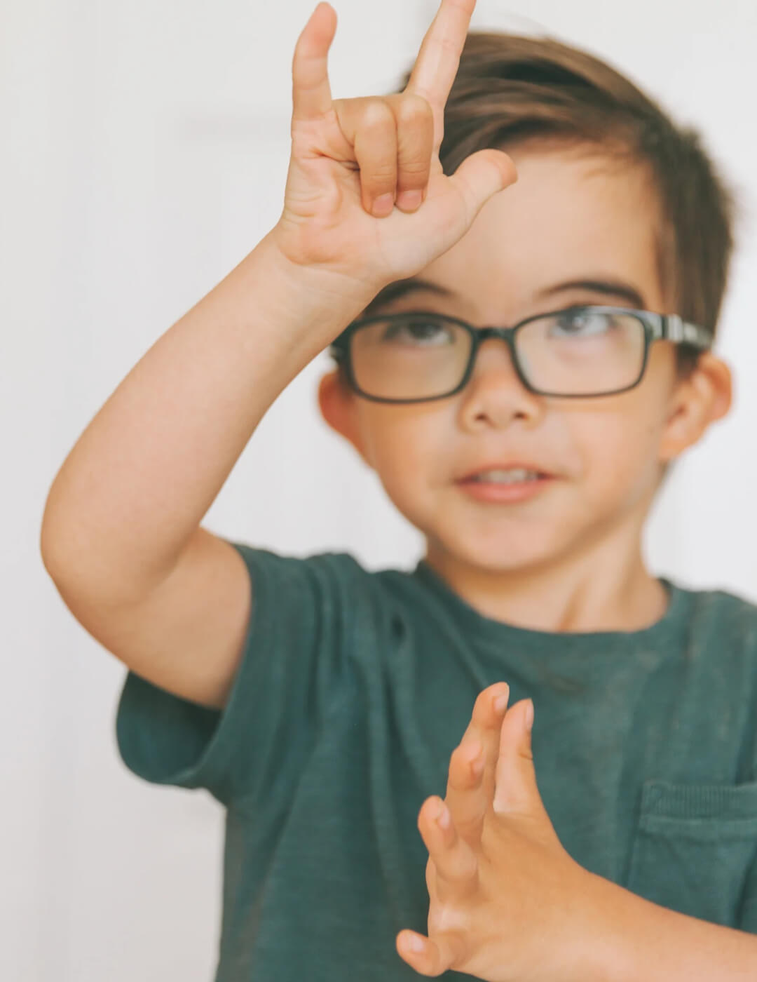 Initiez votre bébé à la langue des signes avec notre guide complet sur le langage des signes bébé, bébé-signes, bébé-signeur, atelier bébé-signes, communication gestuelle associée à la parole, apprendre le langage des signes pour bébé, baby-sign , baby-sign langage,