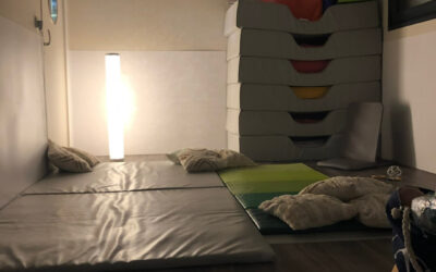 Atelier collectif de massage bébé en crèche à Mérignies