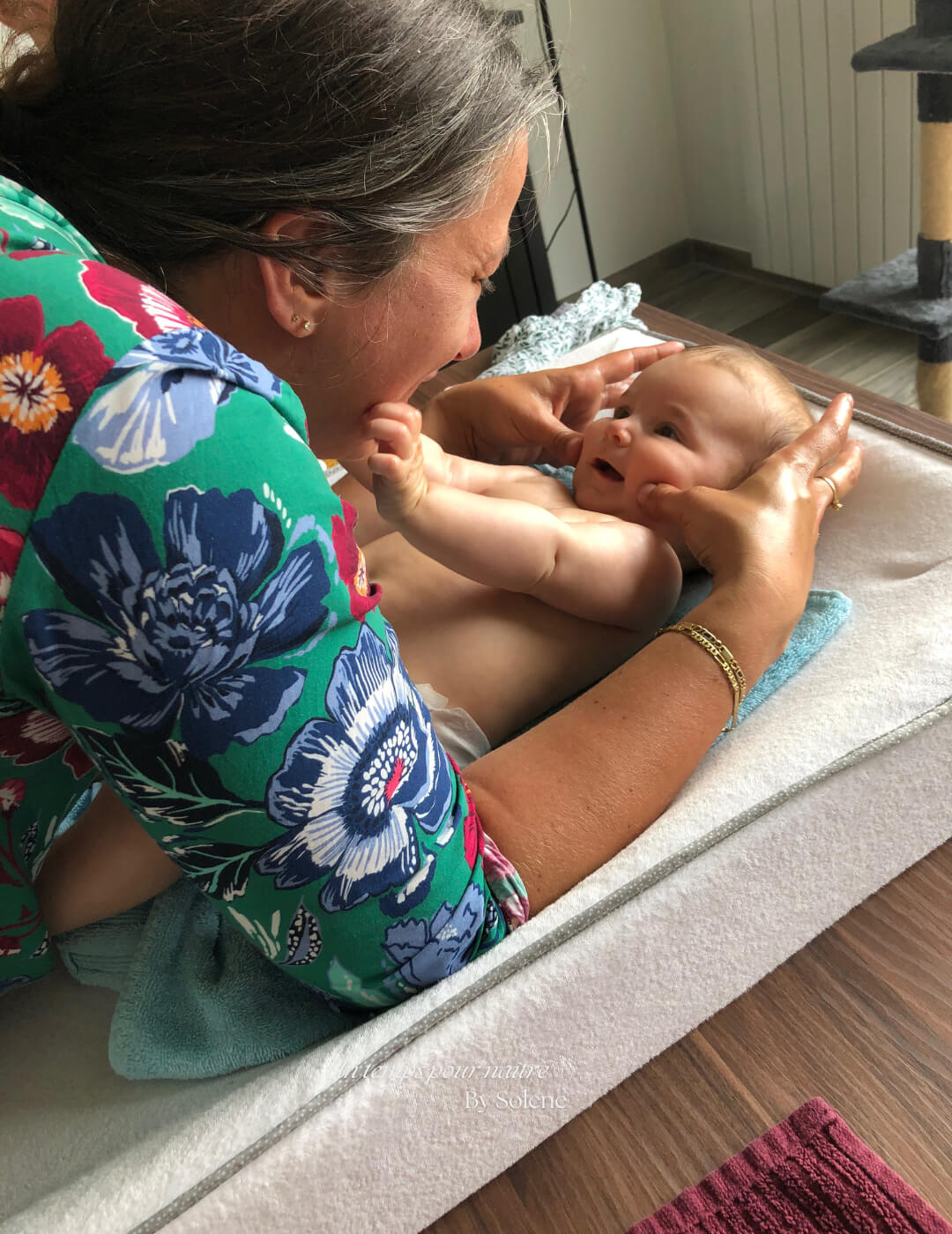 Découvrez les bienfaits du massage pour bébé et apprenez les techniques de massage infantile pour apaiser et relaxer votre nouveau-né. Que ce soit pour soulager les coliques, améliorer le sommeil ou simplement passer un moment de détente, le massage pour bébé est une pratique essentielle pour le développement harmonieux de votre nourrisson.