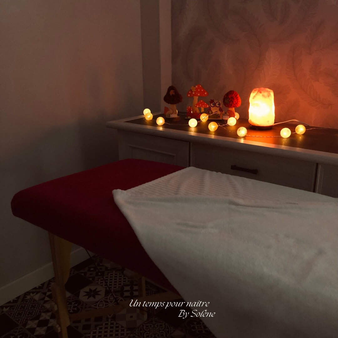 Découvrez les bienfaits des massages visage et crâne ayurvédique spécialement conçus pour les femmes et femmes enceintes. Nos soins ayurvédiques favorisent la relaxation profonde, réduisent le stress et améliorent la circulation sanguine. Profitez d'une séance de massage ayurvédique prénatal dans les environs de Douai, Somain, Orchies, Valenciennes, Lens, Hénin-Beaumont et Arras