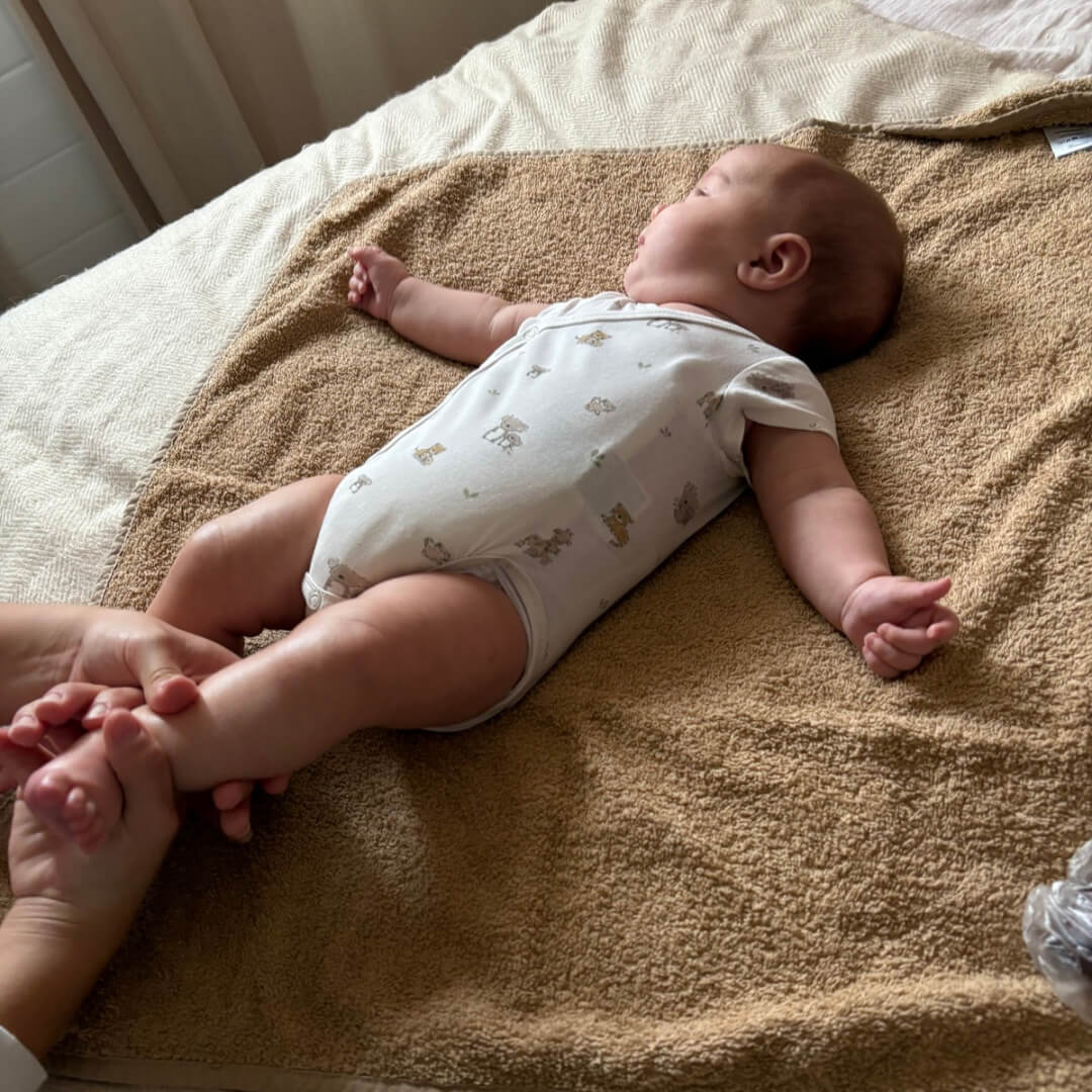Massage ayurvédique pour bébé - moment de détente et de lien parent-enfant chez Un temps pour naitre by Solène, praticienne bien-être périnatal et praticienne masseuse ayurvédique dans le Nord-Pas-de-Calais